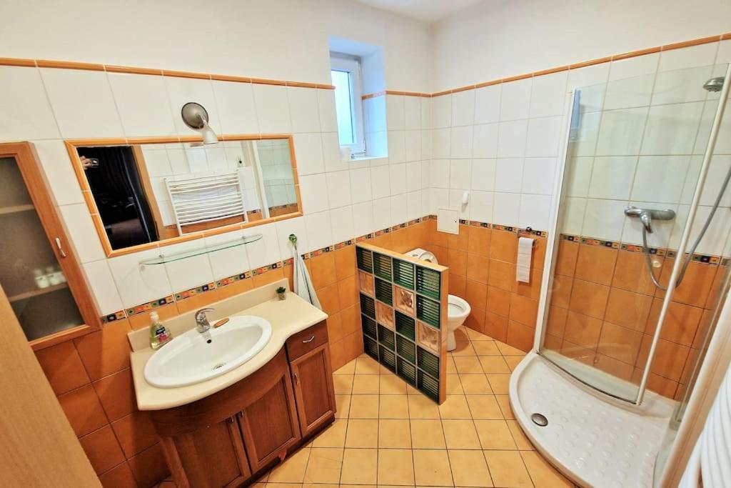 House With 3 Bedrooms And Pool Dunajska Luzna エクステリア 写真