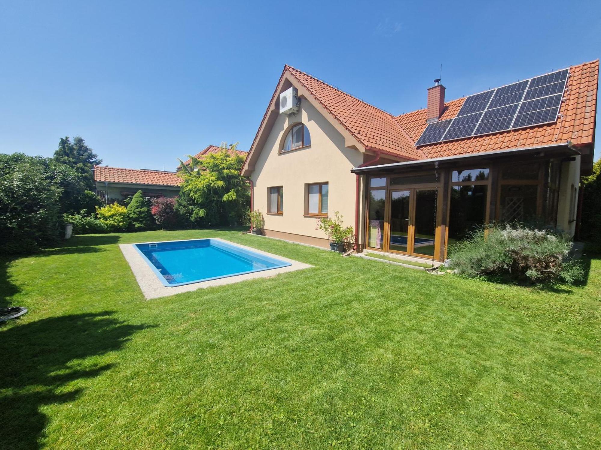 House With 3 Bedrooms And Pool Dunajska Luzna エクステリア 写真