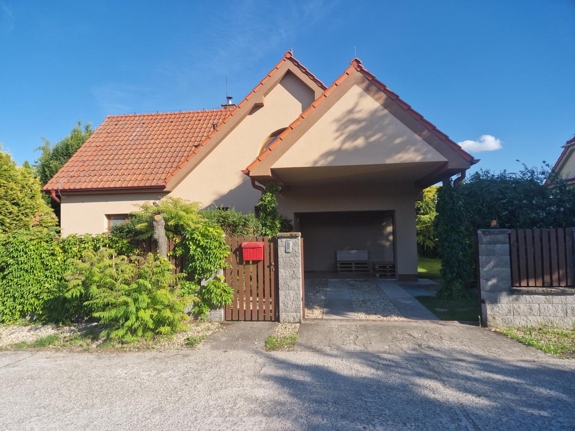 House With 3 Bedrooms And Pool Dunajska Luzna エクステリア 写真